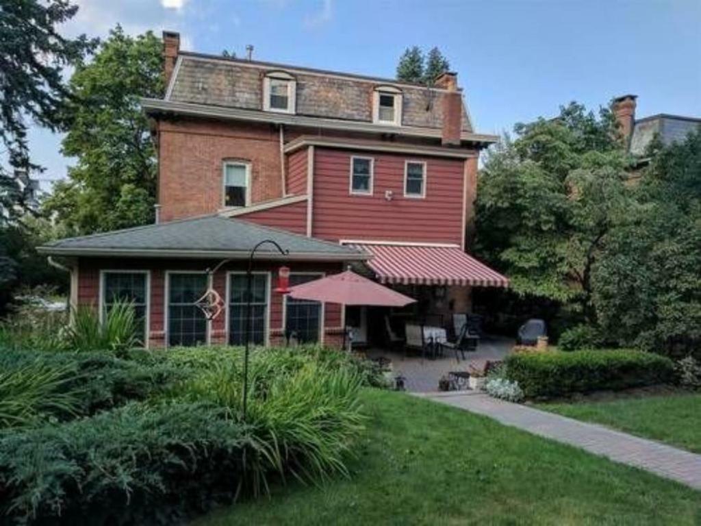 ¿Qué aeropuertos son los más cercanos a Aeropuerto del Condado de Westchester? Haverstraw Exterior foto