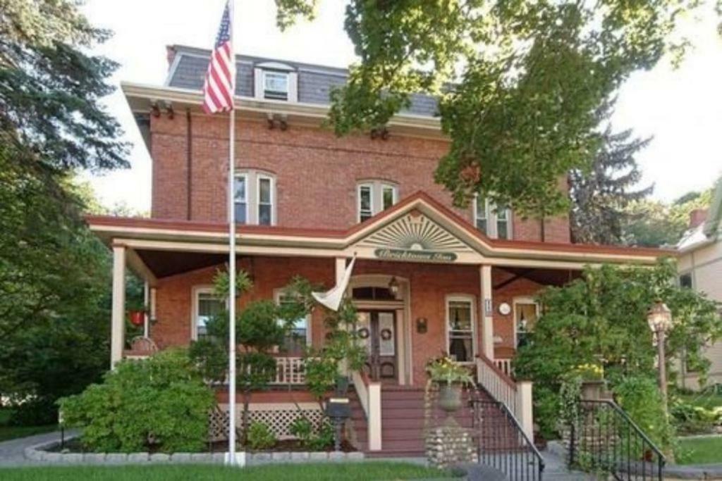 ¿Qué aeropuertos son los más cercanos a Aeropuerto del Condado de Westchester? Haverstraw Exterior foto